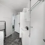 Charming Apartment, Walk To Attractions