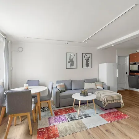 Apartman Charming Apartment, Walk To Attractions *