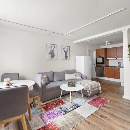 Charming Apartment, Walk To Attractions