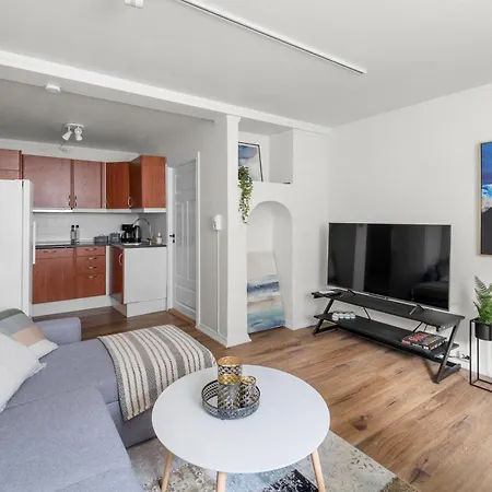 Apartman Charming Apartment, Walk To Attractions