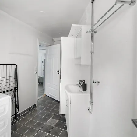 Charming Apartment, Walk To Attractions